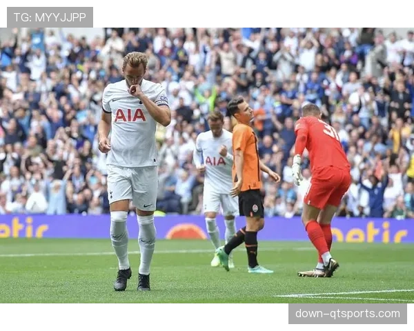 天空队与飞翼队比赛因场地漏水暂停半小时，现已恢复