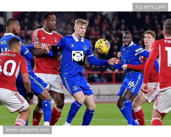 特写：终场哨响，带领球队成功保级的埃弗顿老帅激动落泪